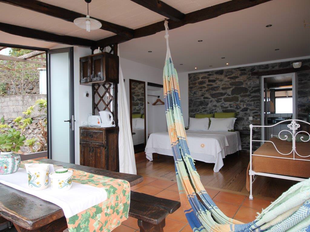 Tenda cottage, photograph 1